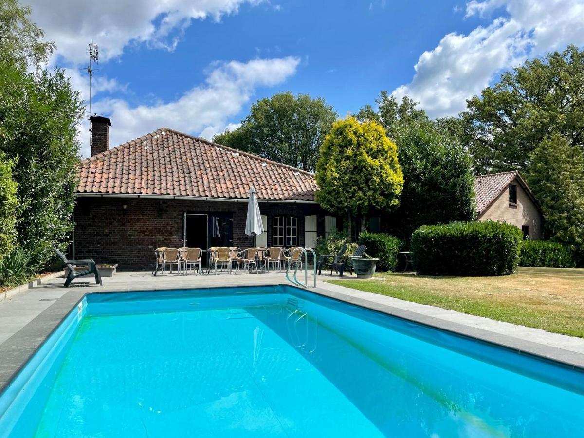Magnificent Farmhouse In Sint Joost 外观 照片