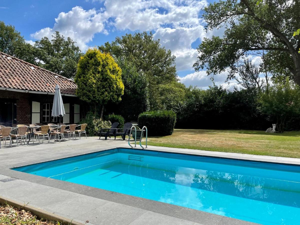 Magnificent Farmhouse In Sint Joost 外观 照片