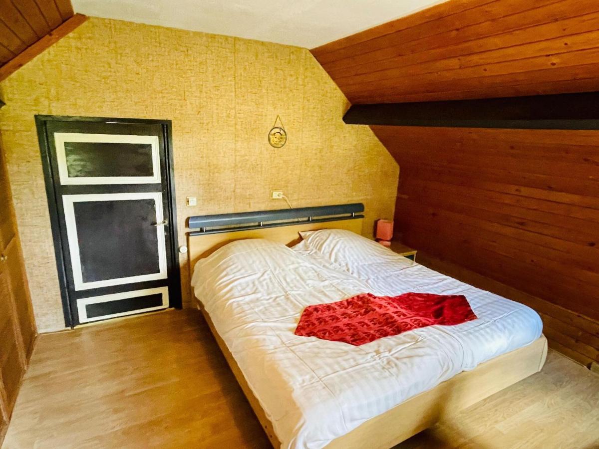 Magnificent Farmhouse In Sint Joost 外观 照片